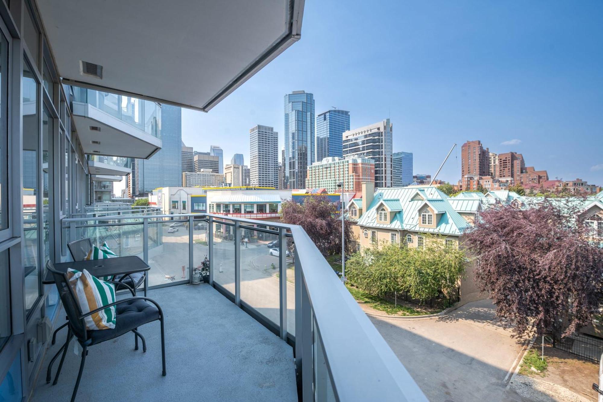 Guest Favorite Riverside Retreat- Walking Trails, Downtown Near Stampede! Free Banff Pass, Wine, Gym, Parking! Calgary Exterior photo